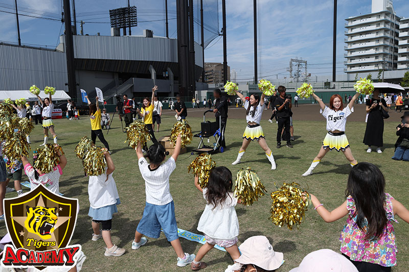 バ*ィ様 美品　タイガースアカデミーチア　Sサイズ 5月4日(月祝)・5日(火祝)広島戦 コラッキーと踊ろう！「タイガース